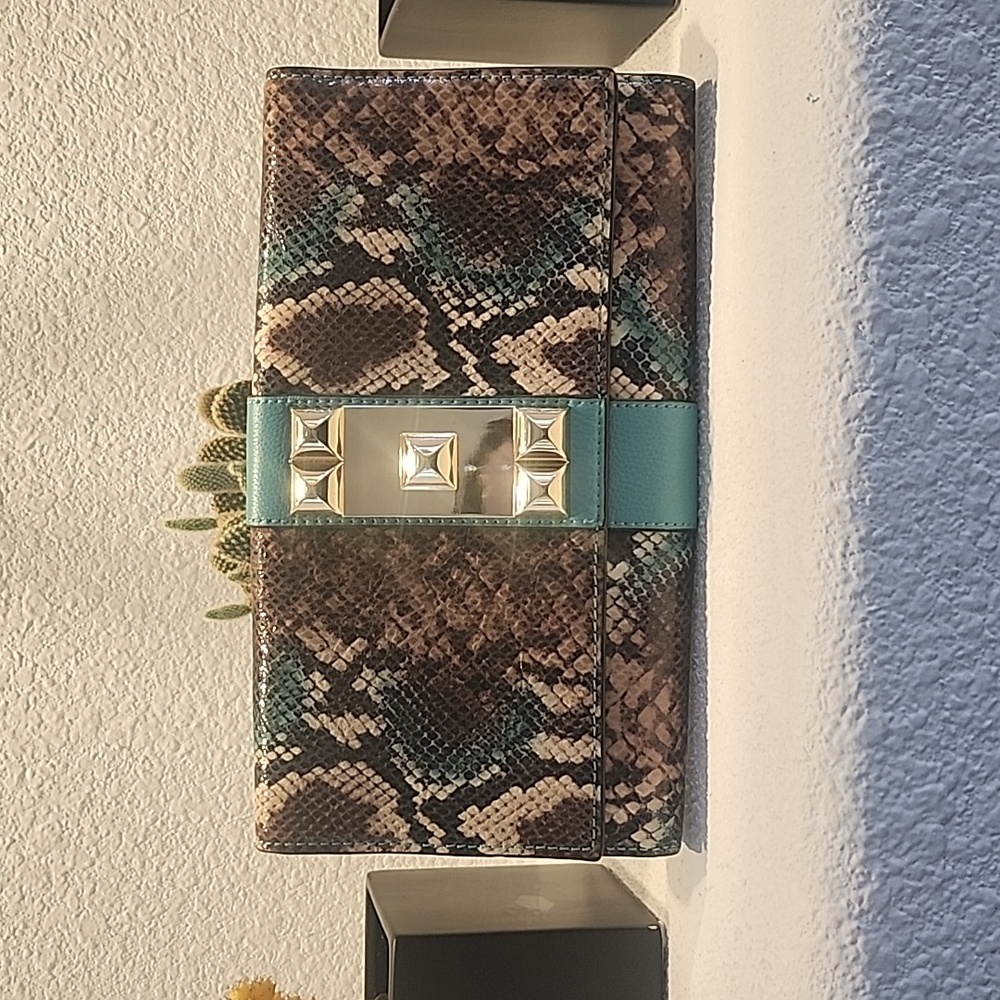 VINCE CAMUTO CLUTCH
